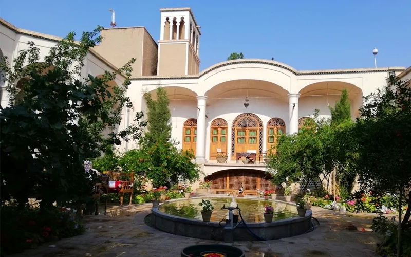 اقامتگاه سنتی  خانه مرشدی کاشان