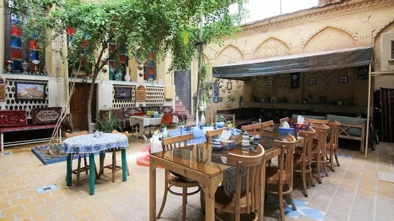 اقامتگاه سنتی  گلشن شیراز 2