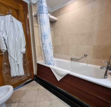 Tehran-Parsian-esteghlal