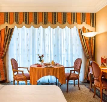 Tehran-Parsian-esteghlal