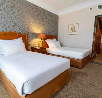 Tehran-Parsian-esteghlal