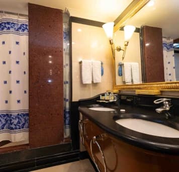 Tehran-Parsian-esteghlal