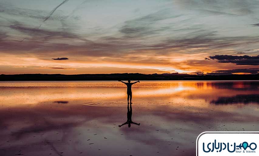 انعکاس تصاویر در آب