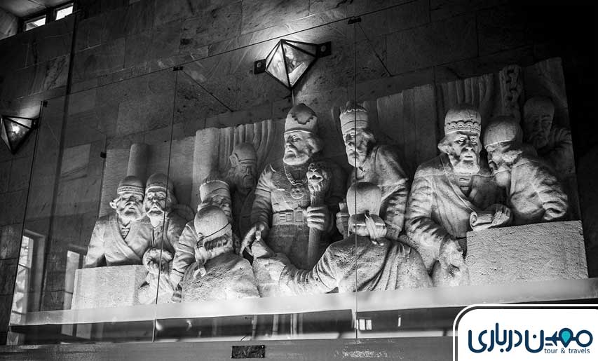 نقشینه‌های سنگی آرامگاه فردوسی