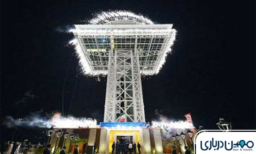 رستوران کف شیشه‌ای بام رویایی پدیده