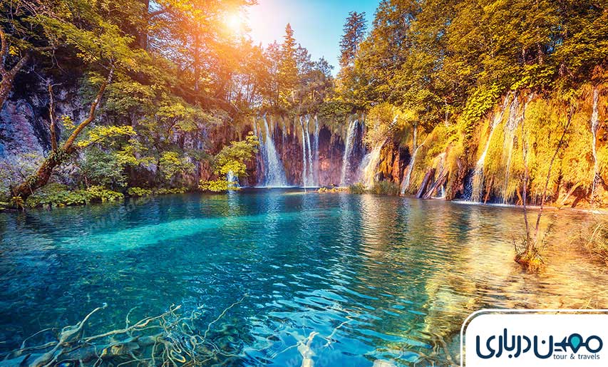 چشمه‌ سارها و رودخانه‌های زلال